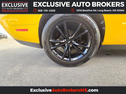 Used 2018 Dodge Challenger SXT w/ Blacktop Package image 37