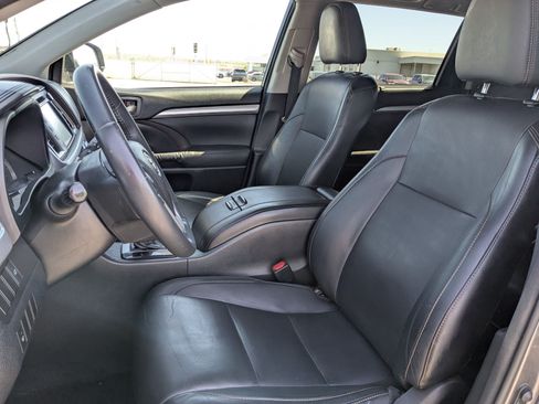Used 2016 Toyota Highlander XLE AWD/4WD image 30