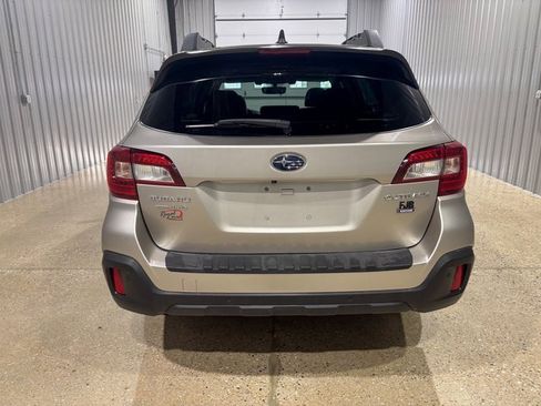 Used 2018 Subaru Outback 2.5i Limited image 7