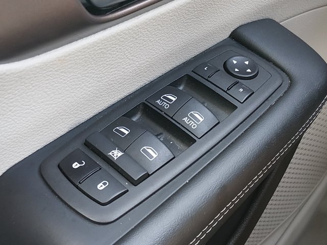 Used 2024 Chrysler Voyager LX FWD image 25