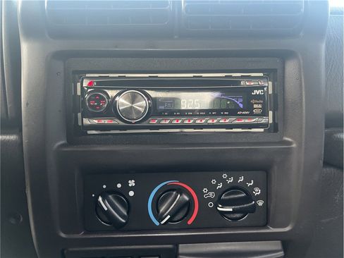 Used 2002 Jeep Wrangler SE image 15