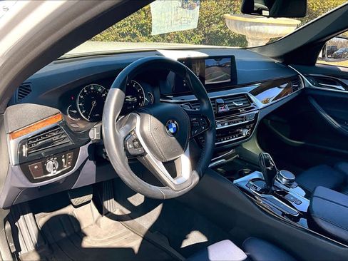 Used 2018 BMW 530i w/ Premium Package image 18