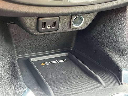 Used 2023 Chevrolet Traverse LT AWD/4WD image 33