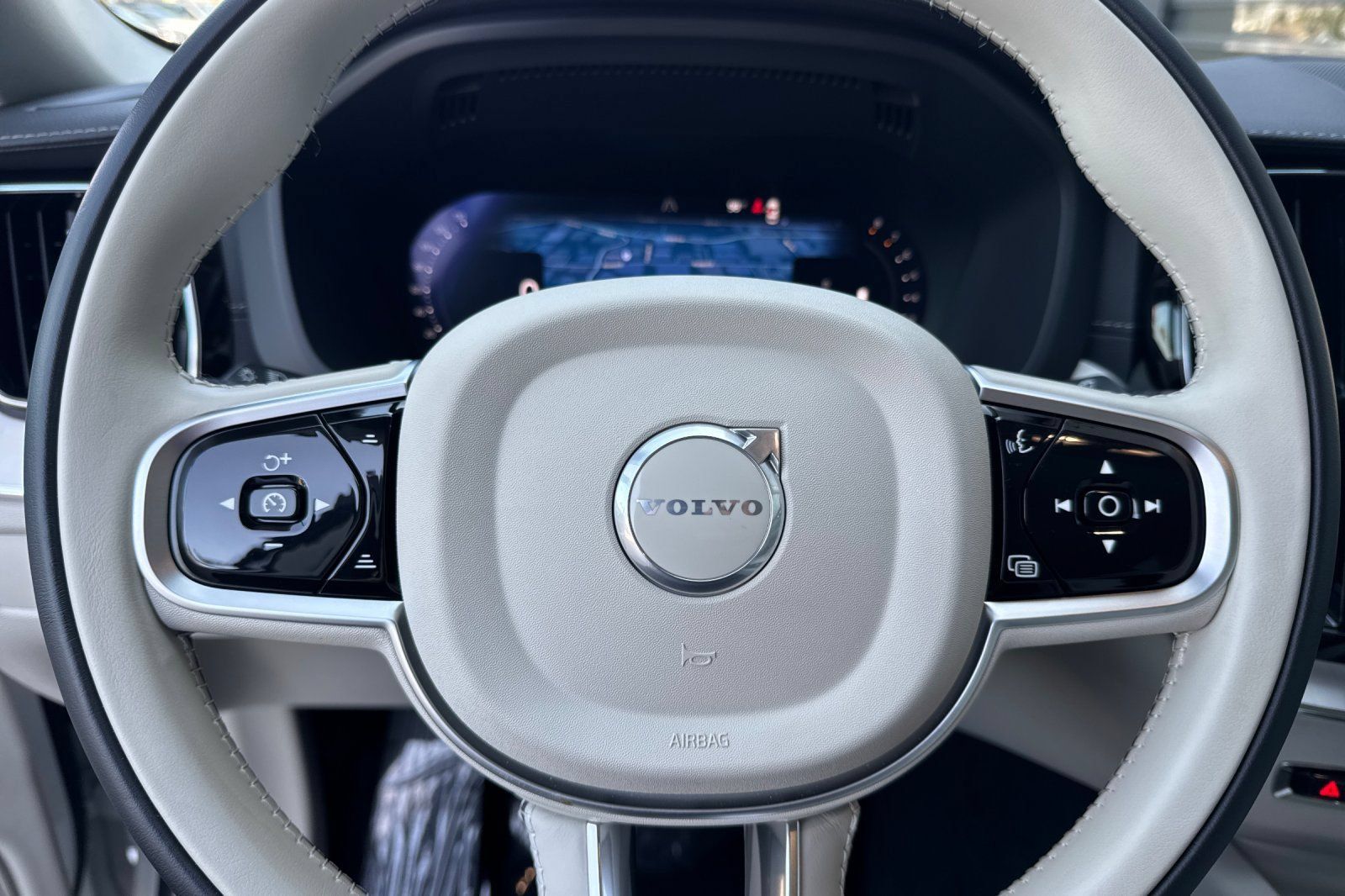 Certified 2026 Volvo XC60 B5 Ultra w/ Climate Package PRO AWD/4WD image 27