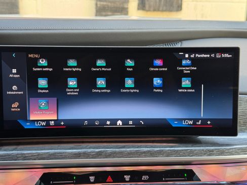 Used 2023 BMW 740i w/ Parking Assistance Package RWD image 30