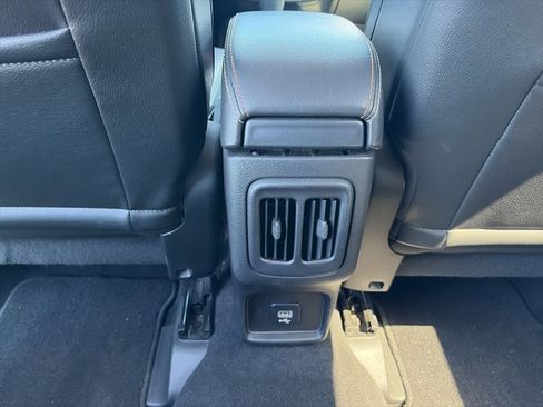 Used 2018 Jeep Compass Latitude FWD image 10