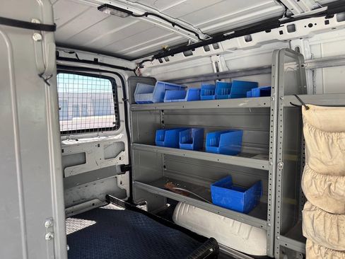 Used 2015 Chevrolet Express 2500 RWD image 31