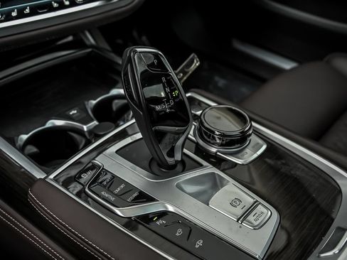 Used 2022 BMW 750i xDrive w/ Executive Package AWD/4WD image 32