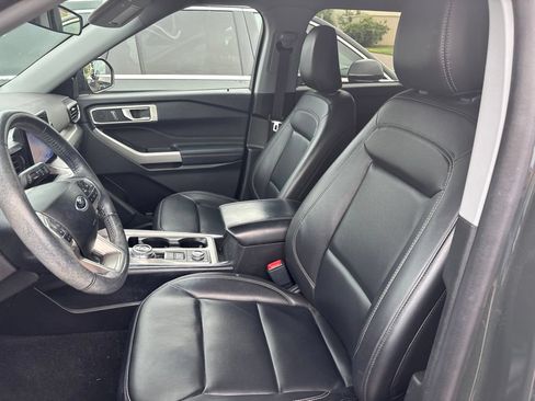 Used 2023 Ford Explorer XLT w/ Equipment Group 202A AWD/4WD image 7