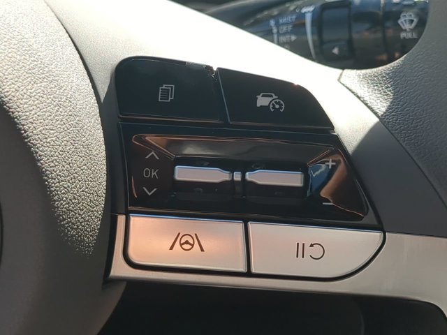 Used 2025 Hyundai Elantra Hybrid FWD image 22