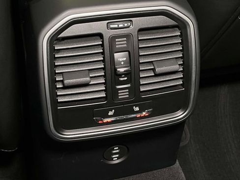 Certified 2025 Porsche Macan AWD/4WD image 28