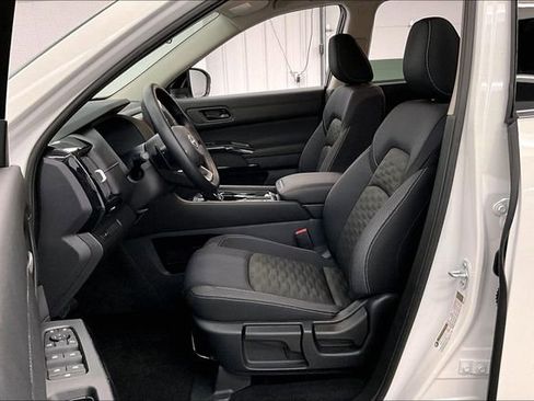 New 2025 Nissan Pathfinder S image 10