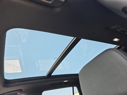 Used 2023 Chevrolet Tahoe Z71 w/ Off-Road Capability Package image 20