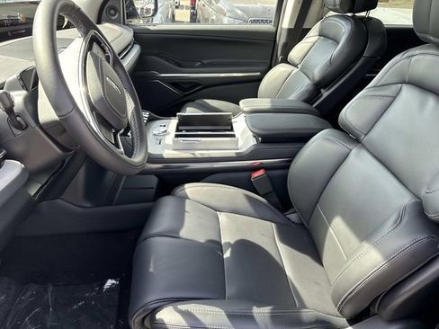New 2026 Lincoln Navigator Premiere AWD/4WD image 23