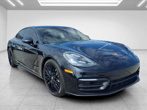 Used 2022 Porsche Panamera 4 Platinum Edition AWD/4WD image 2