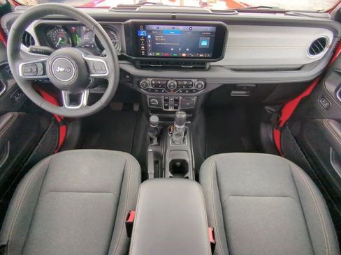 Used 2025 Jeep Wrangler Unlimited Sahara w/ Safety Group image 16