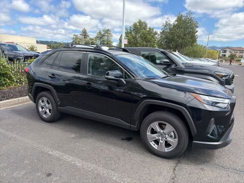 Used 2025 Toyota RAV4 XLE w/ Convenience Package image 3