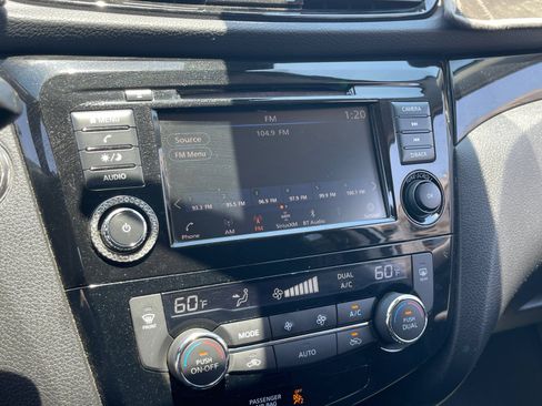 Used 2022 Nissan Rogue Sport SV FWD image 12