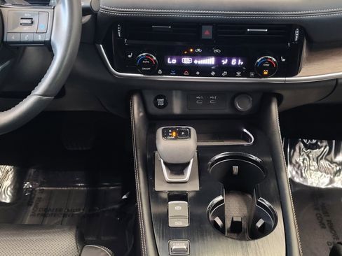 Certified 2024 Nissan Rogue Platinum w/ Platinum Premium Package FWD image 25