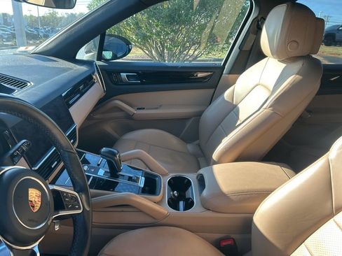 Used 2019 Porsche Cayenne Base image 10