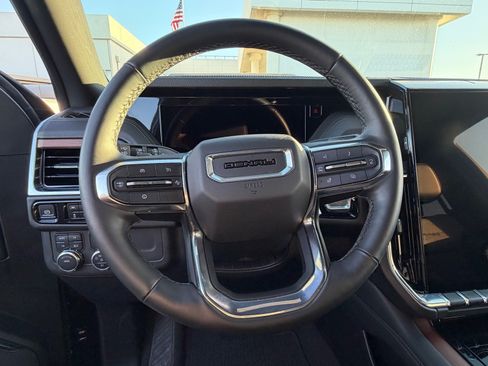 Used 2025 GMC Yukon XL Denali AWD/4WD image 10