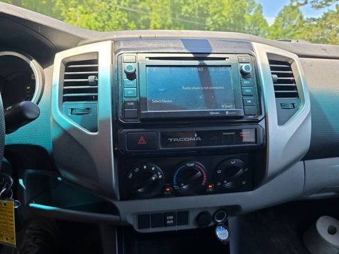 Used 2015 Toyota Tacoma PreRunner w/ TRD Off-Road Package RWD image 16