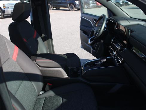 Used 2024 Chevrolet Colorado Z71 w/ Z71 Convenience Package 2 AWD/4WD image 33