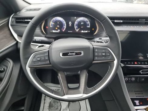 New 2026 Jeep Grand Cherokee Altitude AWD/4WD image 19