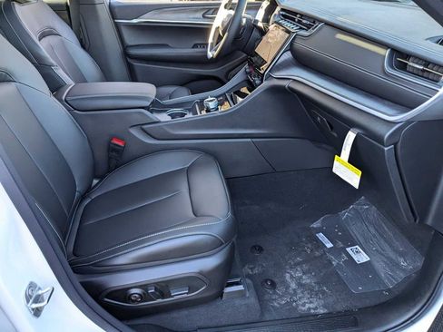 Certified 2025 Jeep Grand Cherokee L Limited w/ Trailer Tow Package image 24