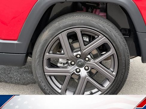Used 2025 Jeep Compass Limited w/ Sun & Sound Group AWD/4WD image 4