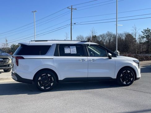 Certified 2026 Kia Carnival EX image 8