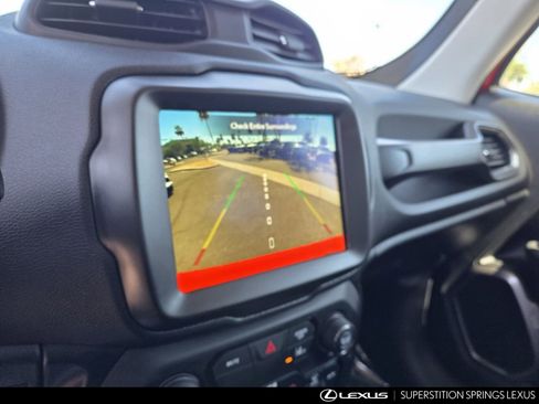 Used 2023 Jeep Renegade Latitude AWD/4WD image 18