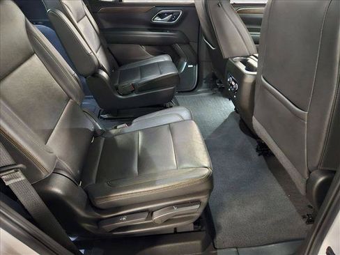 Used 2022 Chevrolet Tahoe High Country w/ Premium Package 2 AWD/4WD image 18
