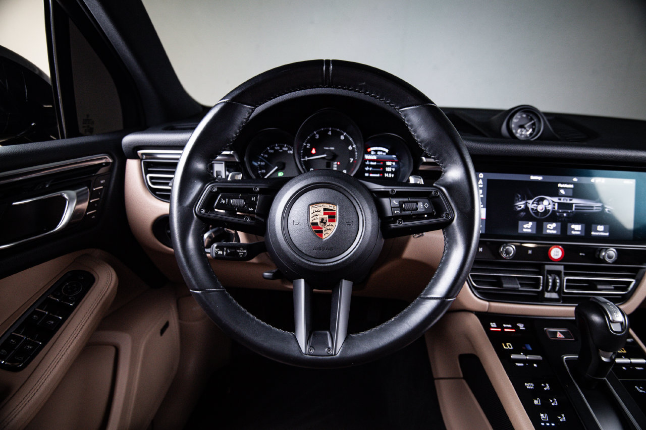 Certified 2024 Porsche Macan AWD/4WD image 26