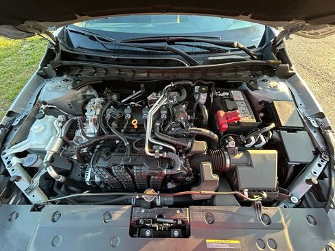 Used 2025 Nissan Altima 2.5 SR FWD image 12