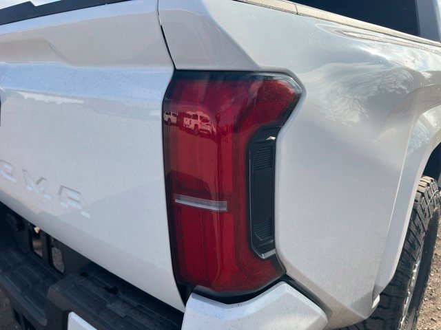 Used 2025 Toyota Tacoma SR5 AWD/4WD image 11