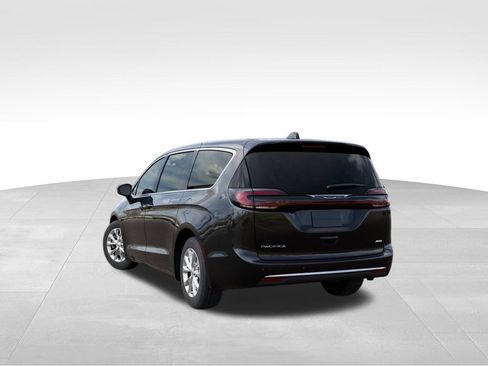 New 2027 Chrysler Pacifica Select AWD/4WD image 3