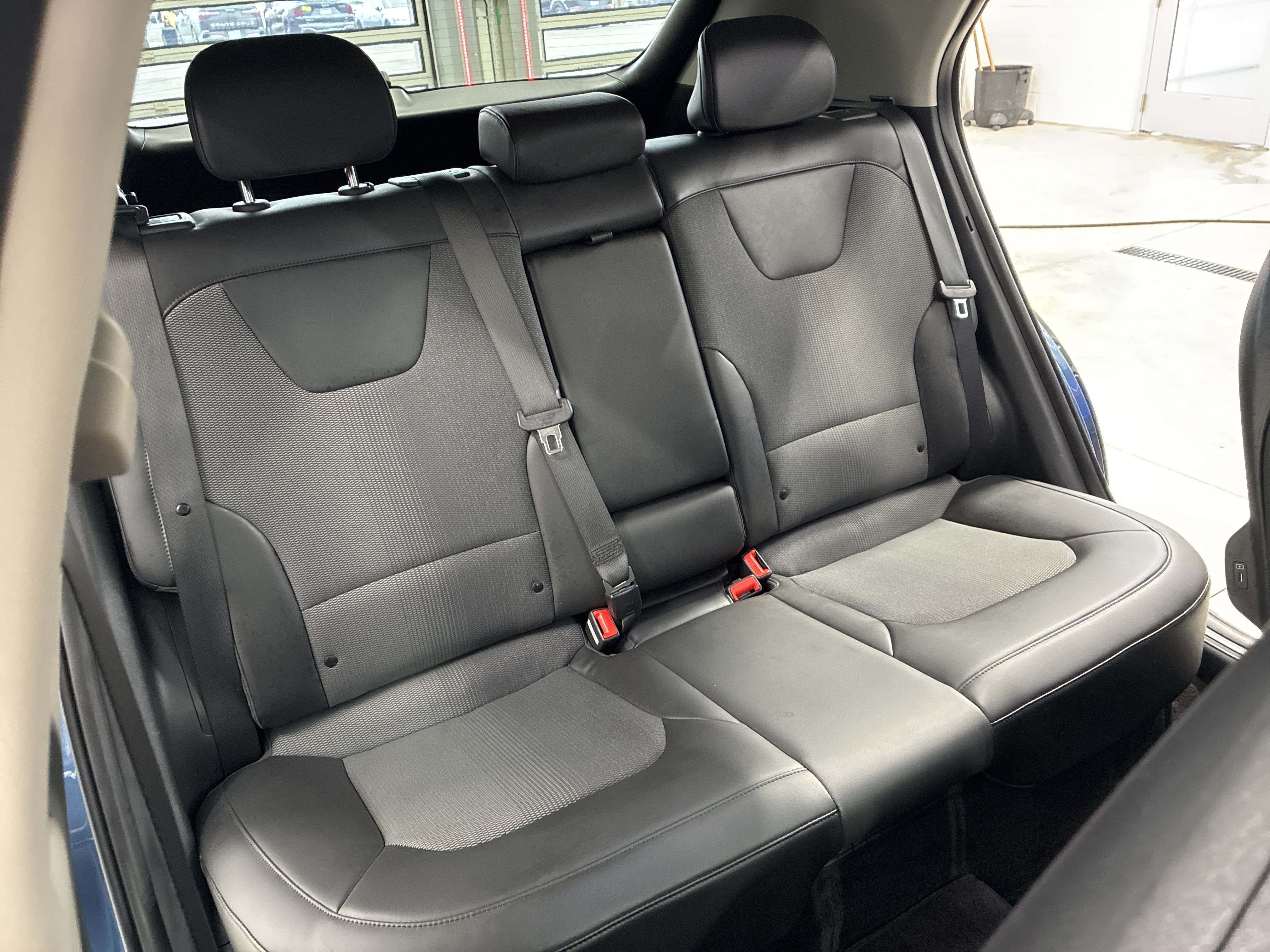 Certified 2023 Kia Niro EX Touring FWD image 11