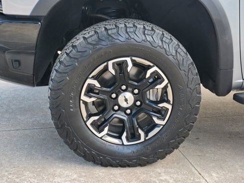 Used 2024 Chevrolet Silverado 1500 ZR2 w/ Technology Package image 18