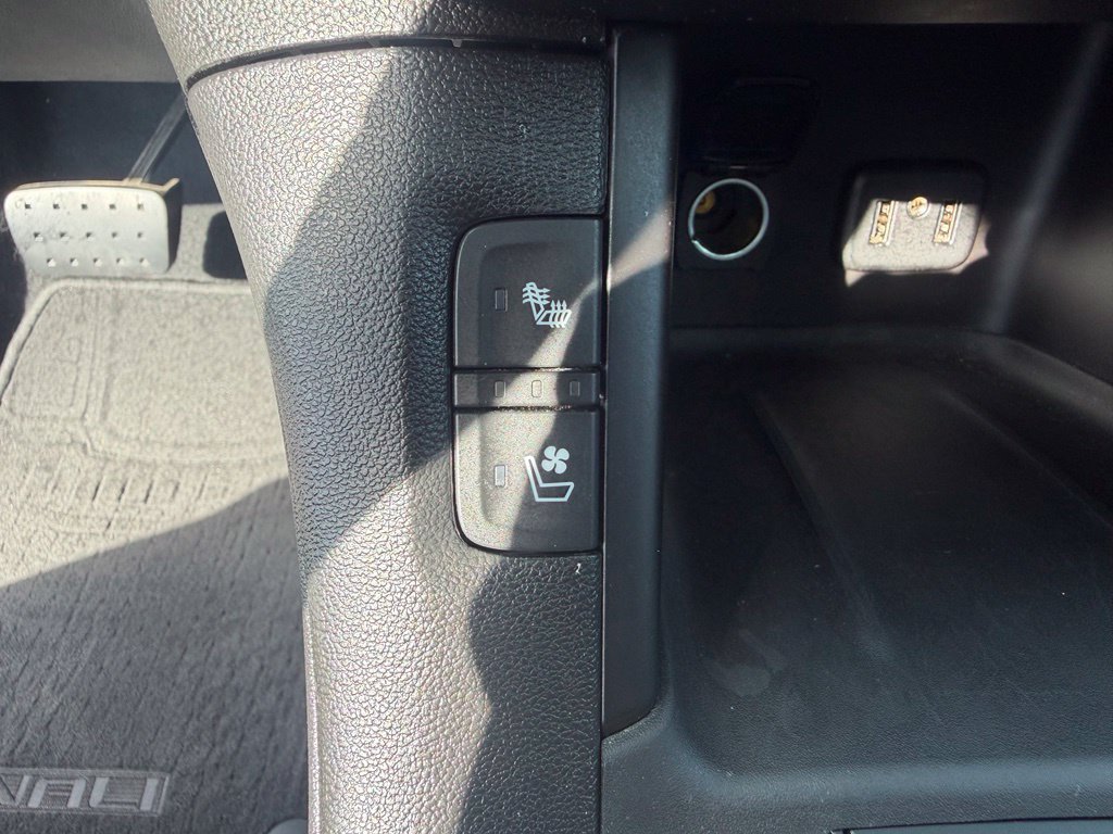 Used 2019 GMC Acadia Denali w/ Technology Package AWD/4WD image 35
