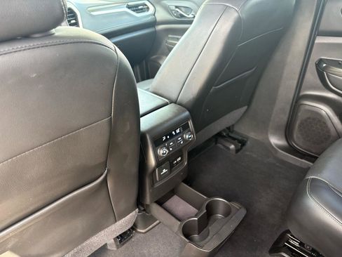 Used 2023 GMC Acadia SLT w/ Technology Package image 32