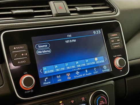 Used 2025 Nissan Leaf S image 21