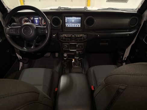 Used 2023 Jeep Gladiator Sport image 10