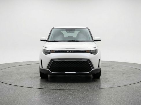 Used 2025 Kia Soul LX w/ LX Technology Package FWD image 2