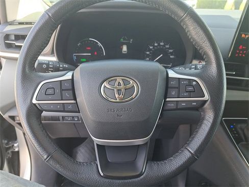 Used 2024 Toyota Sienna XLE image 20