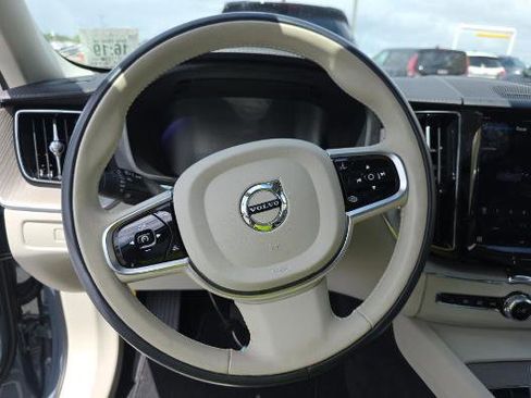 Used 2023 Volvo XC60 B5 Ultimate w/ Protection Package Premier image 6