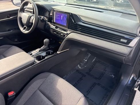 Used 2025 Toyota Camry LE image 9