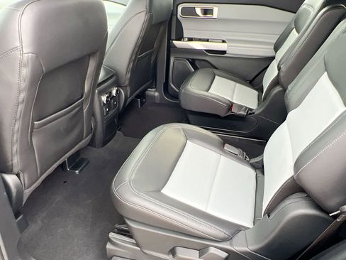 Used 2024 Ford Explorer XLT w/ Equipment Group 202A image 18