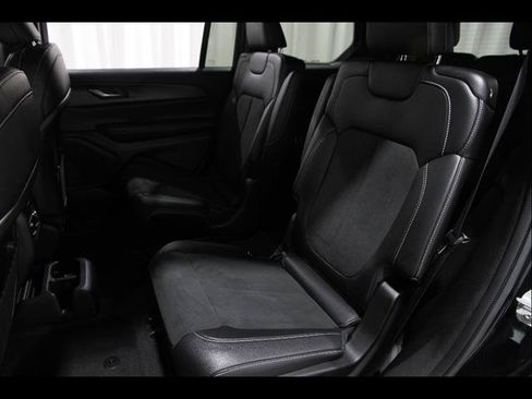 Used 2024 Jeep Grand Cherokee L Altitude AWD/4WD image 19