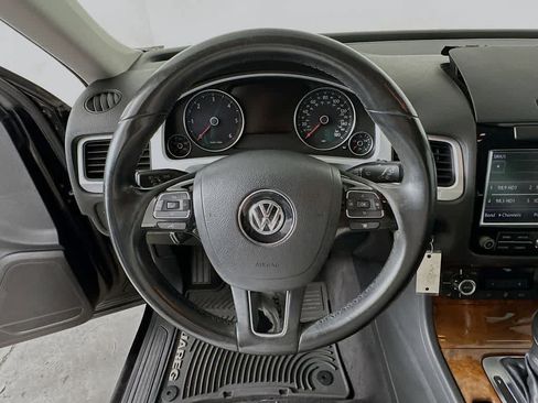 Used 2013 Volkswagen Touareg TDI AWD/4WD image 15
